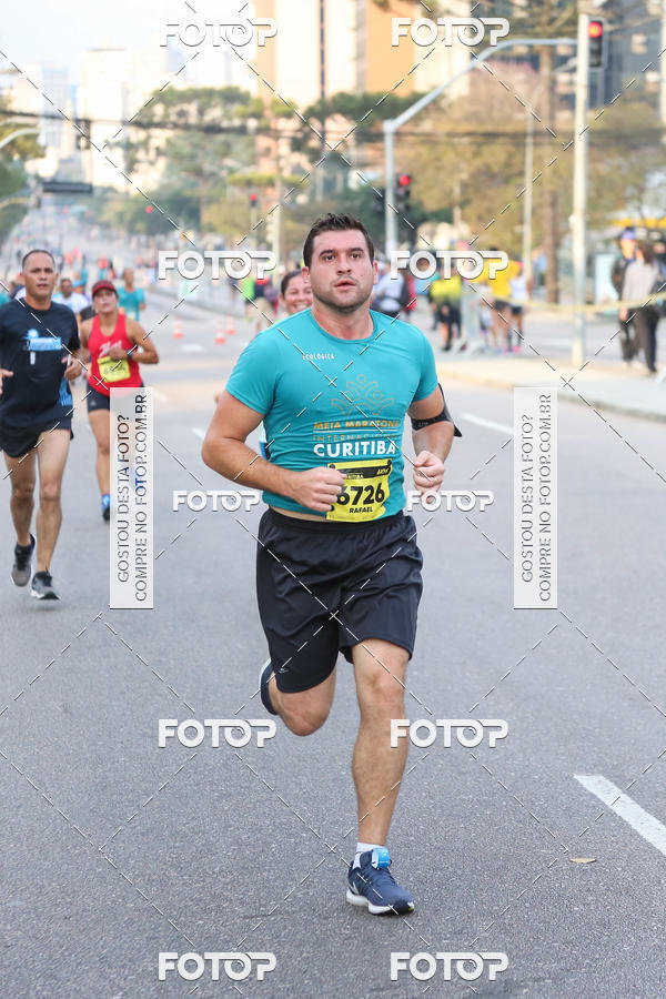 Buy your photos of the eventMeia Maratona Internacional de Curitiba 2018 on Fotop