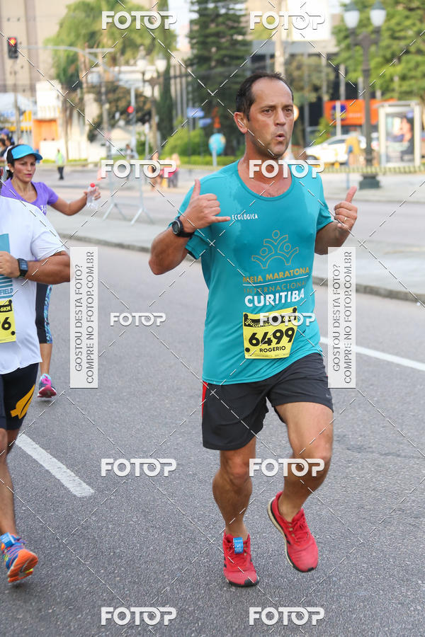 Buy your photos of the eventMeia Maratona Internacional de Curitiba 2018 on Fotop