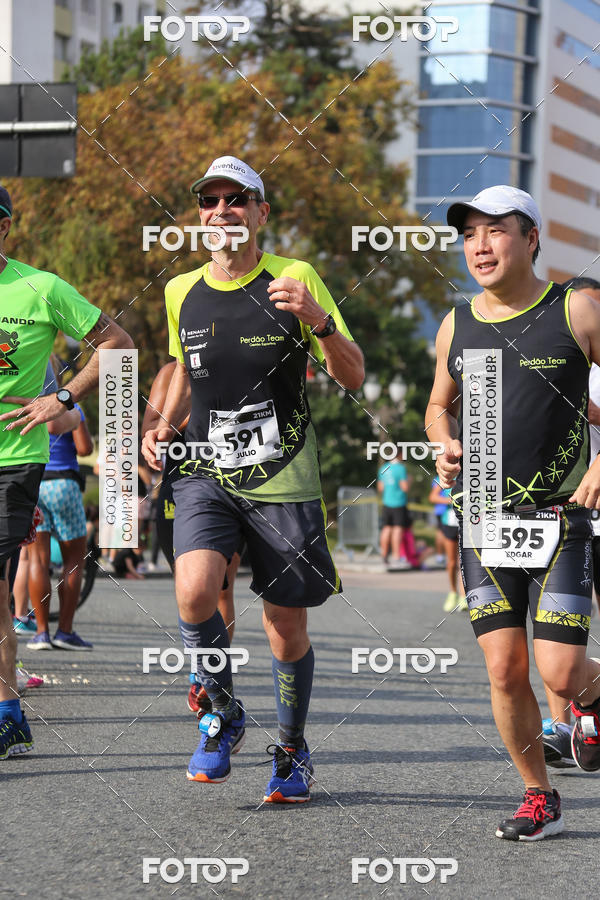Buy your photos of the eventMeia Maratona Internacional de Curitiba 2018 on Fotop