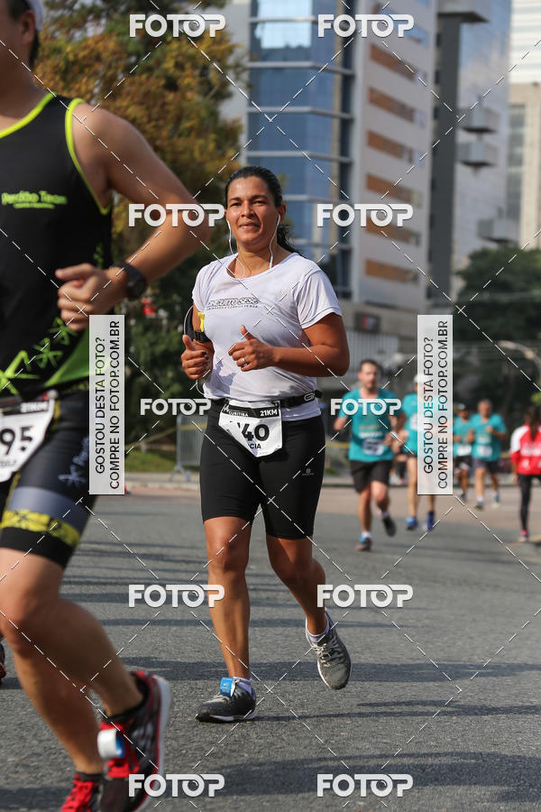Buy your photos of the eventMeia Maratona Internacional de Curitiba 2018 on Fotop