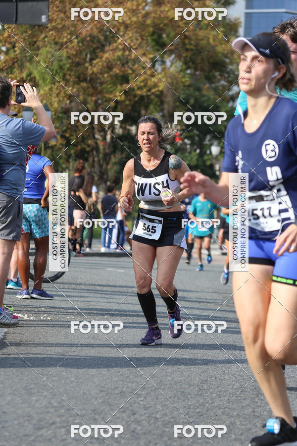 Buy your photos of the eventMeia Maratona Internacional de Curitiba 2018 on Fotop