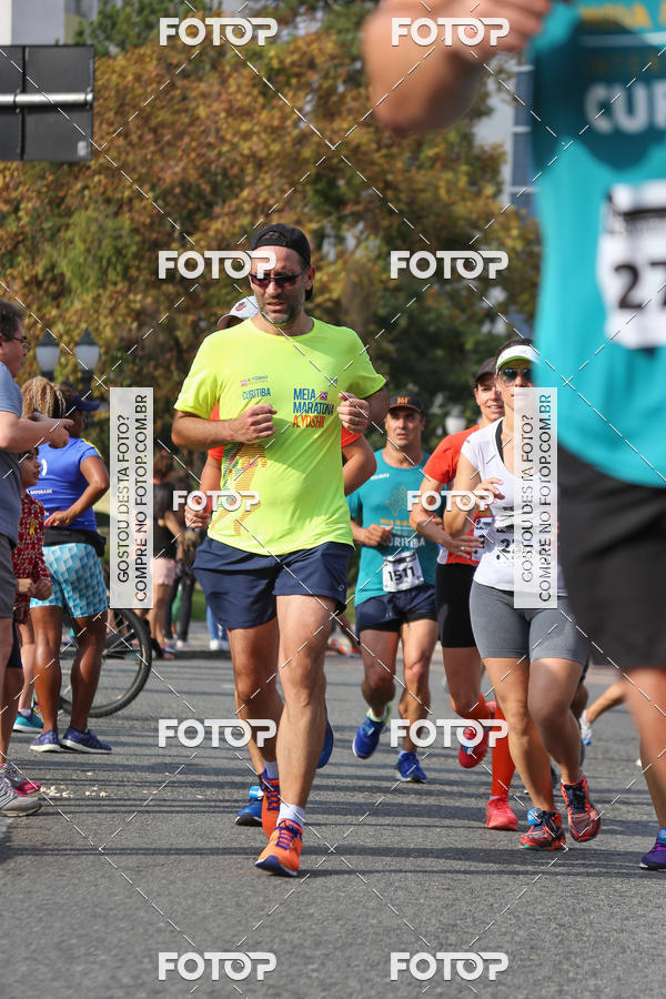 Buy your photos of the eventMeia Maratona Internacional de Curitiba 2018 on Fotop