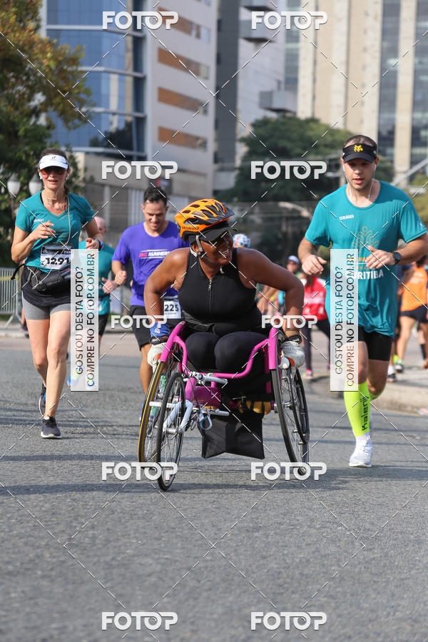 Buy your photos of the eventMeia Maratona Internacional de Curitiba 2018 on Fotop