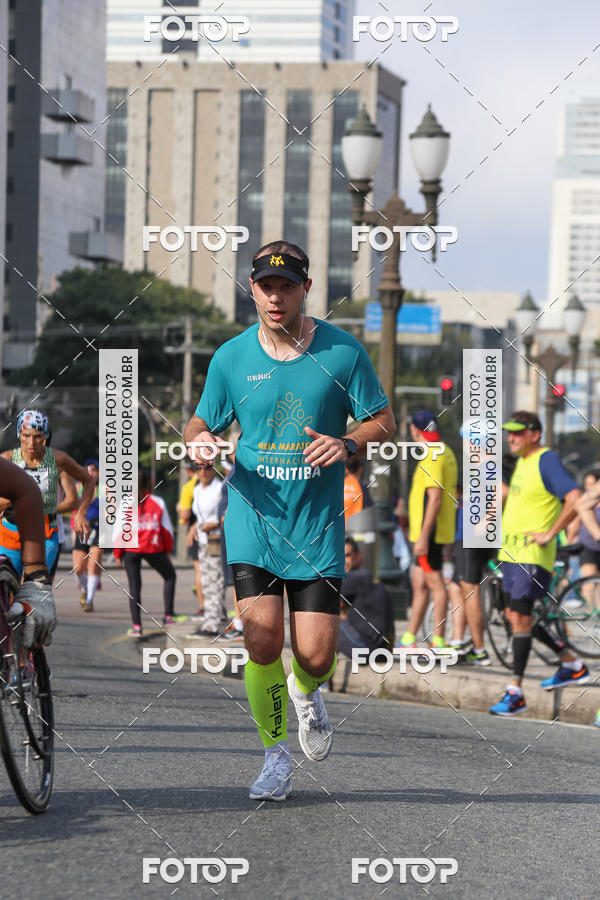 Buy your photos of the eventMeia Maratona Internacional de Curitiba 2018 on Fotop