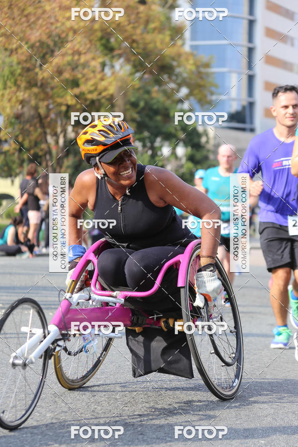Buy your photos of the eventMeia Maratona Internacional de Curitiba 2018 on Fotop