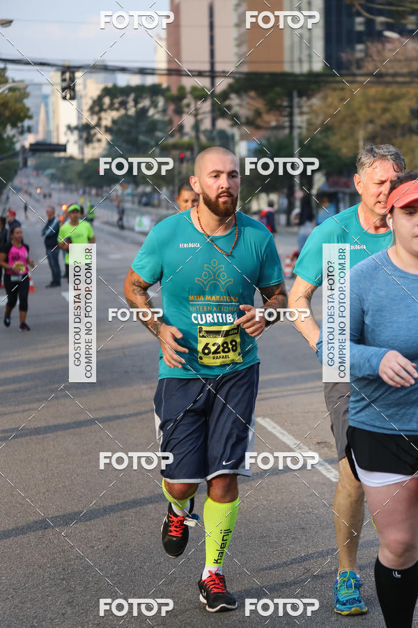 Buy your photos of the eventMeia Maratona Internacional de Curitiba 2018 on Fotop