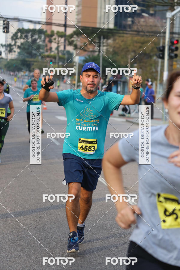 Buy your photos of the eventMeia Maratona Internacional de Curitiba 2018 on Fotop