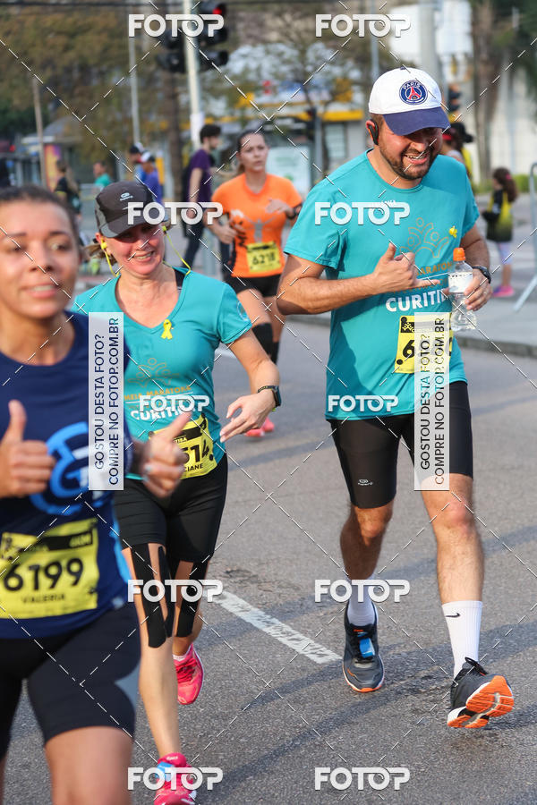 Buy your photos of the eventMeia Maratona Internacional de Curitiba 2018 on Fotop