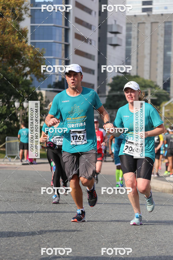 Buy your photos of the eventMeia Maratona Internacional de Curitiba 2018 on Fotop