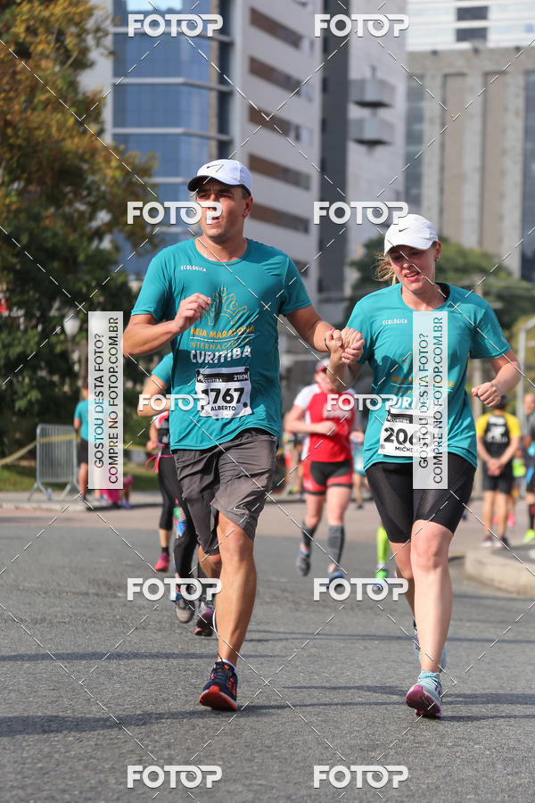 Buy your photos of the eventMeia Maratona Internacional de Curitiba 2018 on Fotop