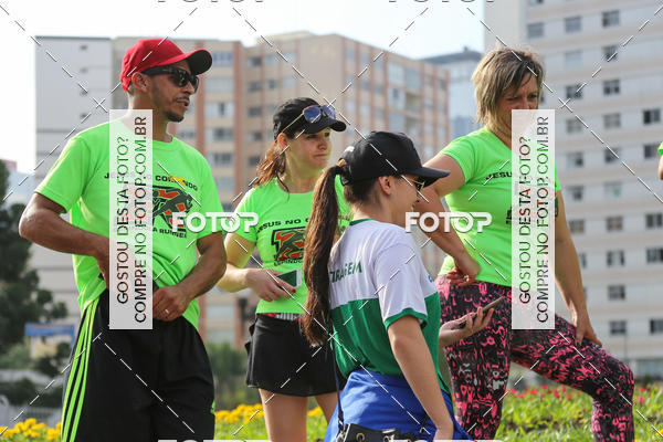 Buy your photos of the eventMeia Maratona Internacional de Curitiba 2018 on Fotop