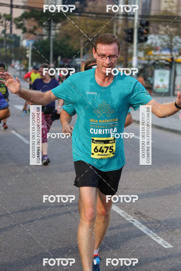 Buy your photos of the eventMeia Maratona Internacional de Curitiba 2018 on Fotop
