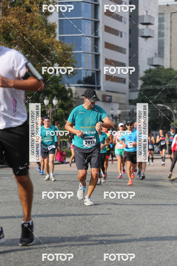 Buy your photos of the eventMeia Maratona Internacional de Curitiba 2018 on Fotop