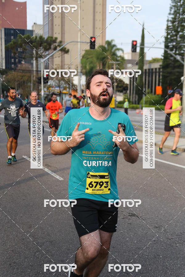 Buy your photos of the eventMeia Maratona Internacional de Curitiba 2018 on Fotop