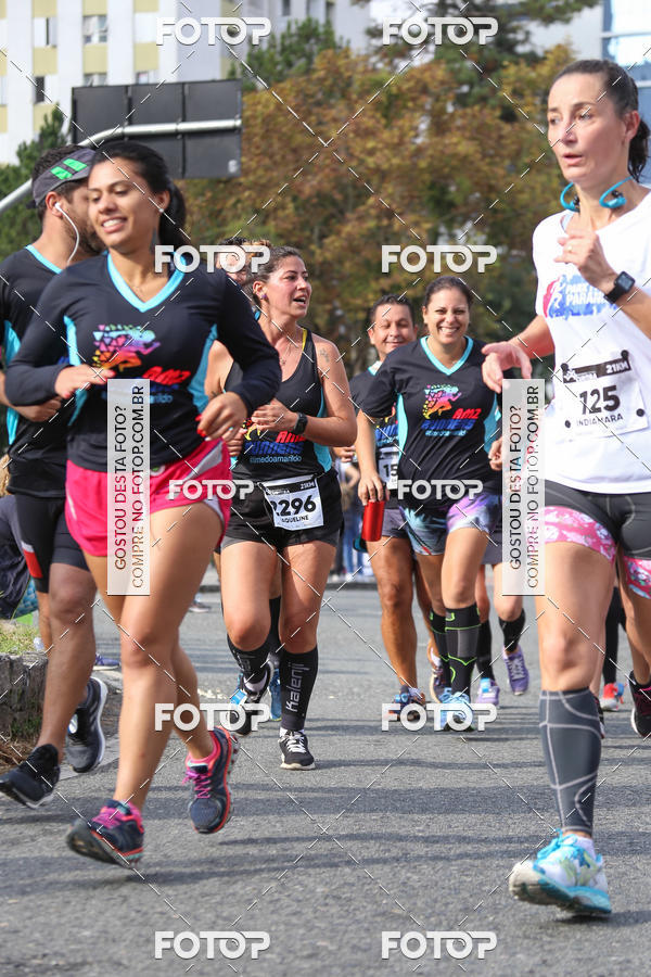 Buy your photos of the eventMeia Maratona Internacional de Curitiba 2018 on Fotop