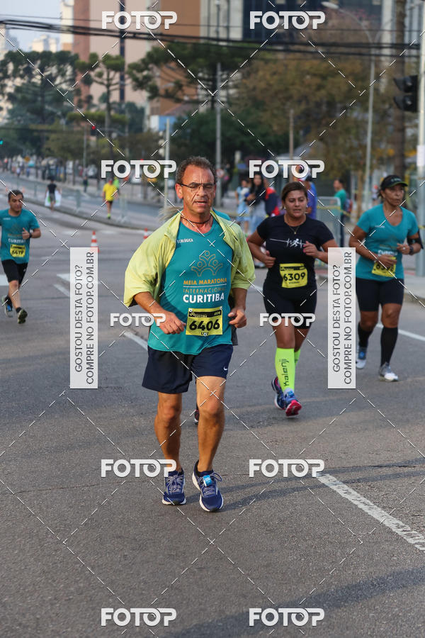 Buy your photos of the eventMeia Maratona Internacional de Curitiba 2018 on Fotop