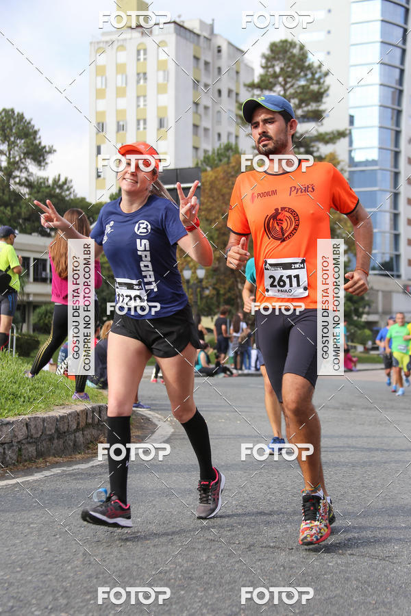 Buy your photos of the eventMeia Maratona Internacional de Curitiba 2018 on Fotop