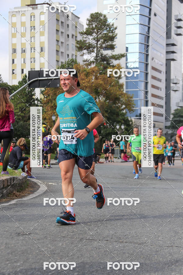 Buy your photos of the eventMeia Maratona Internacional de Curitiba 2018 on Fotop