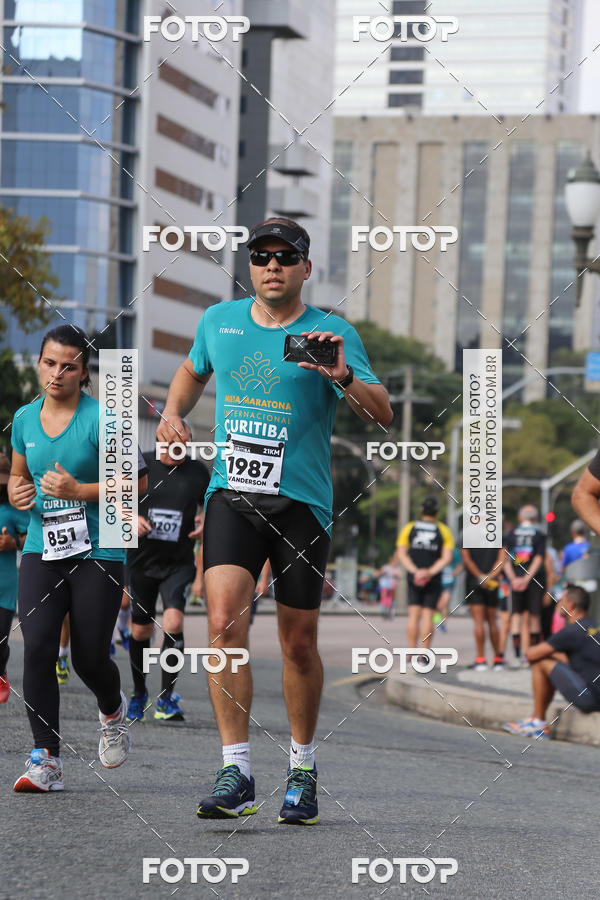 Buy your photos of the eventMeia Maratona Internacional de Curitiba 2018 on Fotop