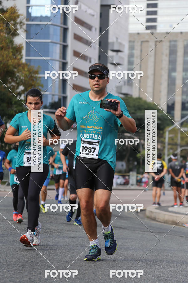 Buy your photos of the eventMeia Maratona Internacional de Curitiba 2018 on Fotop