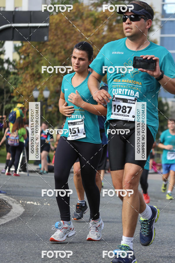 Buy your photos of the eventMeia Maratona Internacional de Curitiba 2018 on Fotop