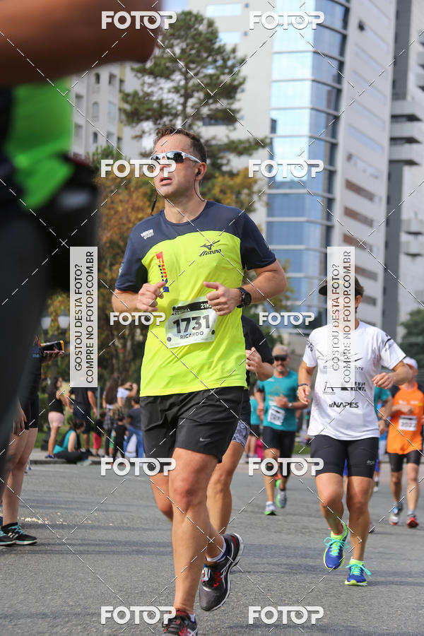 Buy your photos of the eventMeia Maratona Internacional de Curitiba 2018 on Fotop