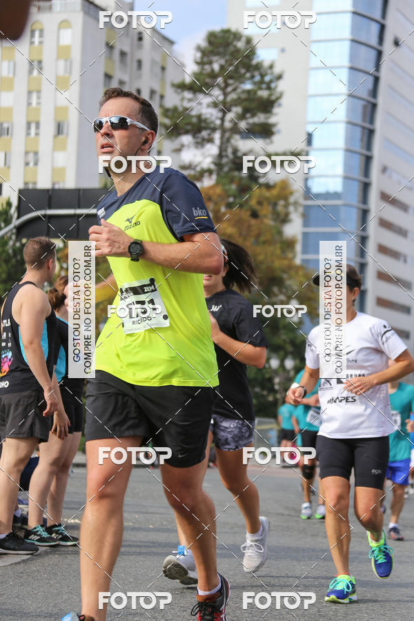 Buy your photos of the eventMeia Maratona Internacional de Curitiba 2018 on Fotop