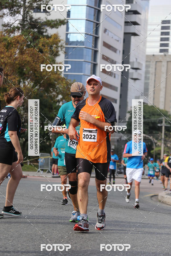 Buy your photos of the eventMeia Maratona Internacional de Curitiba 2018 on Fotop
