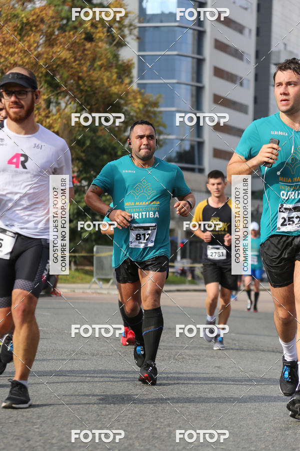 Buy your photos of the eventMeia Maratona Internacional de Curitiba 2018 on Fotop