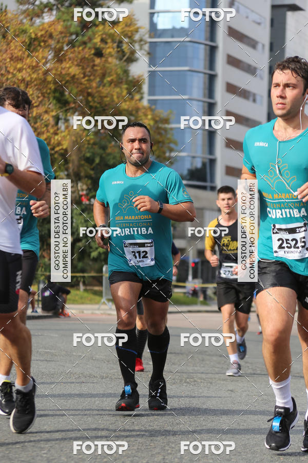 Buy your photos of the eventMeia Maratona Internacional de Curitiba 2018 on Fotop
