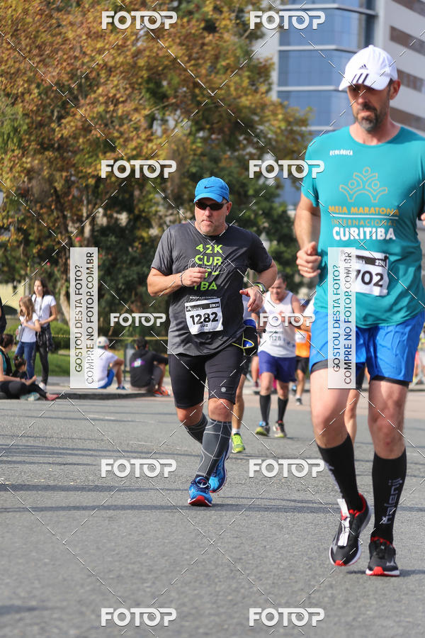 Buy your photos of the eventMeia Maratona Internacional de Curitiba 2018 on Fotop