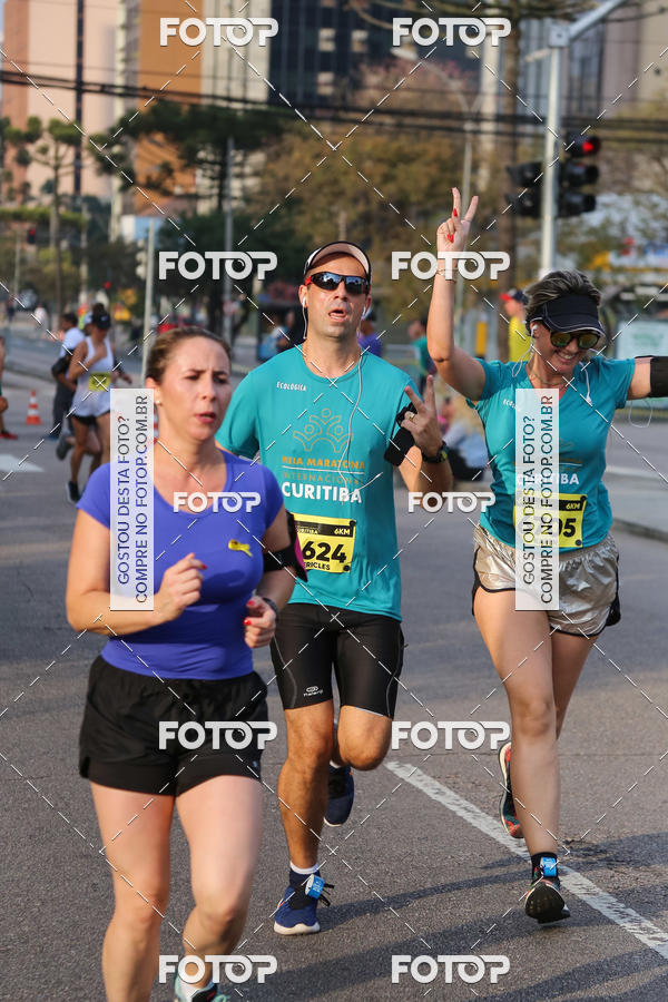 Buy your photos of the eventMeia Maratona Internacional de Curitiba 2018 on Fotop