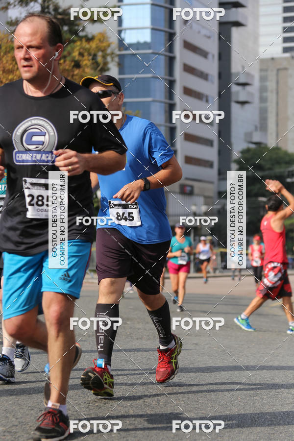 Buy your photos of the eventMeia Maratona Internacional de Curitiba 2018 on Fotop