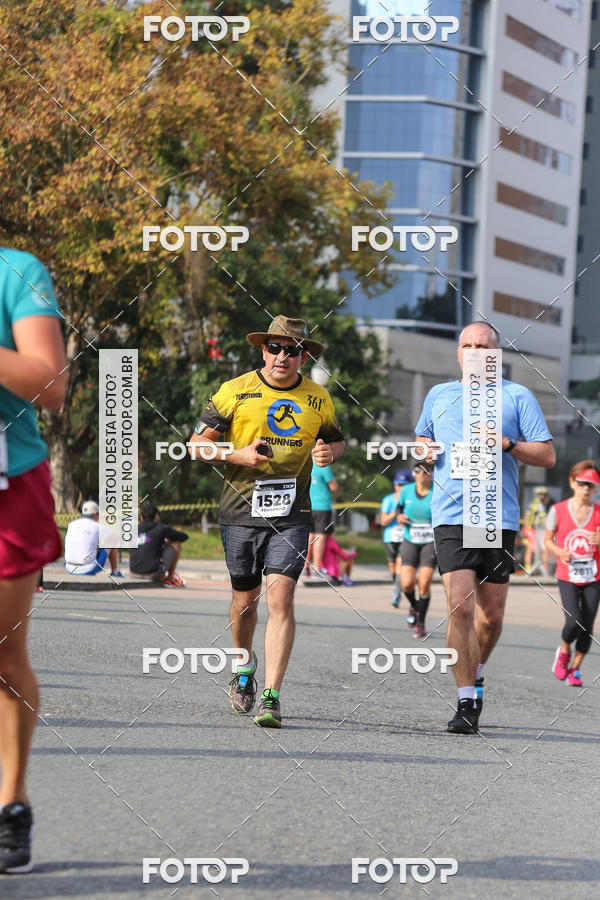 Buy your photos of the eventMeia Maratona Internacional de Curitiba 2018 on Fotop