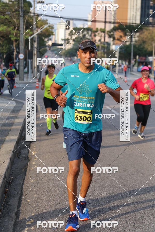 Buy your photos of the eventMeia Maratona Internacional de Curitiba 2018 on Fotop