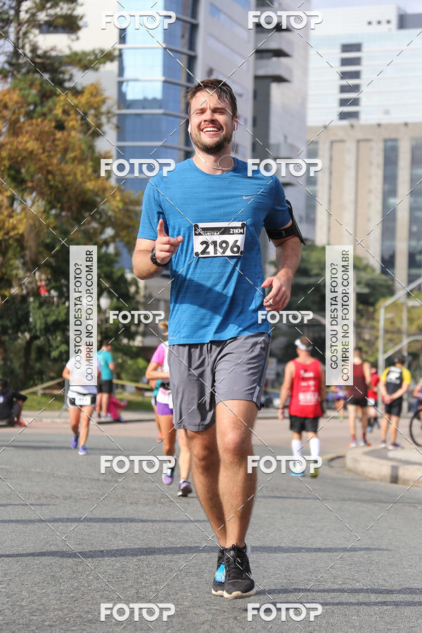 Buy your photos of the eventMeia Maratona Internacional de Curitiba 2018 on Fotop