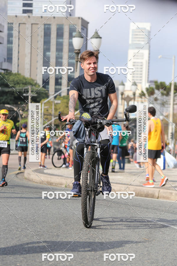 Buy your photos of the eventMeia Maratona Internacional de Curitiba 2018 on Fotop