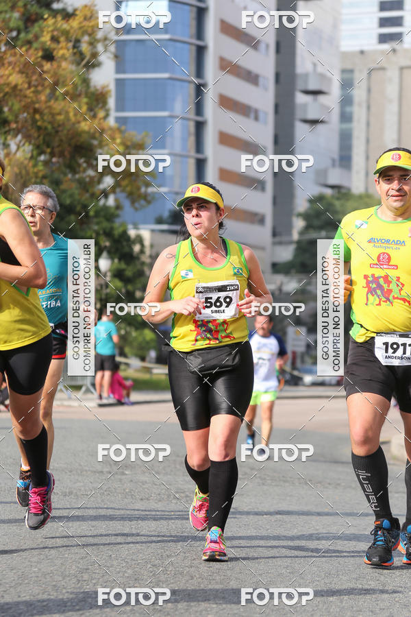 Buy your photos of the eventMeia Maratona Internacional de Curitiba 2018 on Fotop