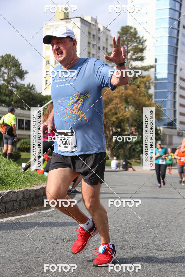 Buy your photos of the eventMeia Maratona Internacional de Curitiba 2018 on Fotop