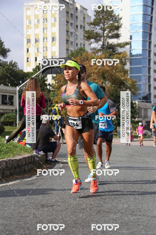 Buy your photos of the eventMeia Maratona Internacional de Curitiba 2018 on Fotop