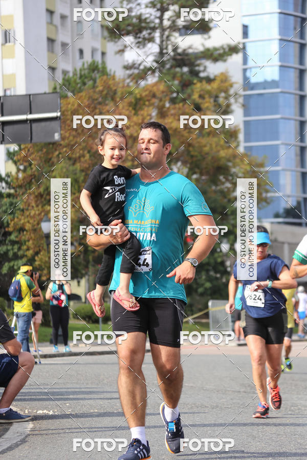Buy your photos of the eventMeia Maratona Internacional de Curitiba 2018 on Fotop