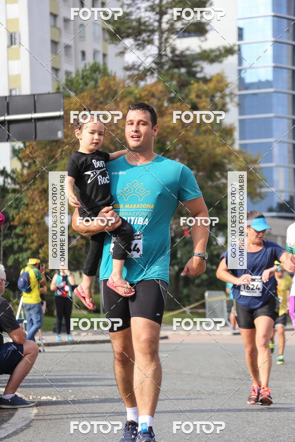 Buy your photos of the eventMeia Maratona Internacional de Curitiba 2018 on Fotop