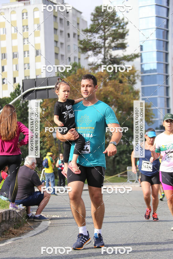 Buy your photos of the eventMeia Maratona Internacional de Curitiba 2018 on Fotop