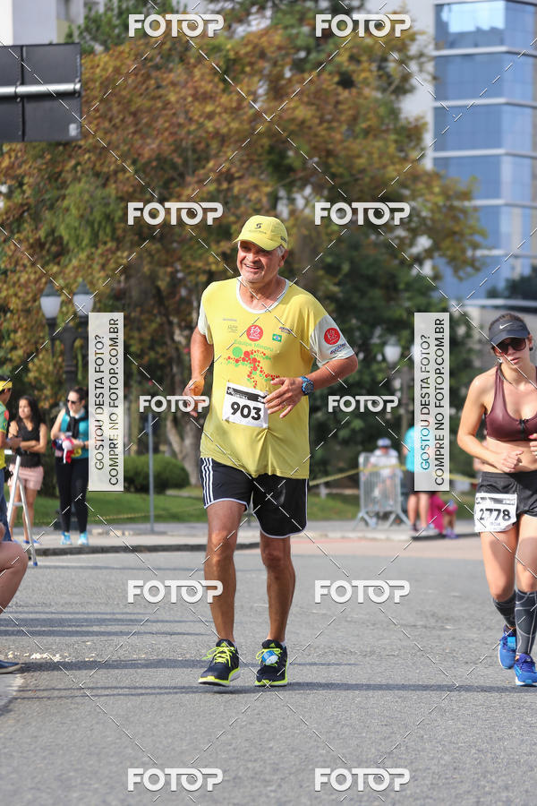 Buy your photos of the eventMeia Maratona Internacional de Curitiba 2018 on Fotop