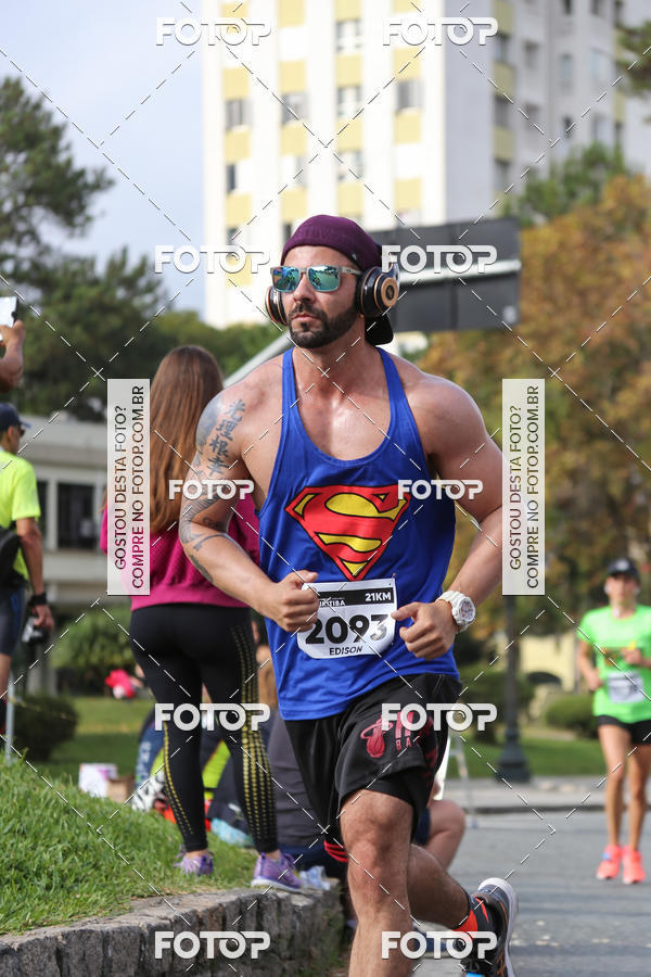 Buy your photos of the eventMeia Maratona Internacional de Curitiba 2018 on Fotop