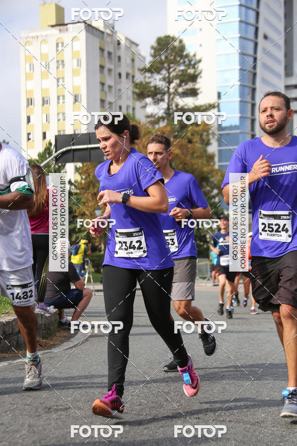 Buy your photos of the eventMeia Maratona Internacional de Curitiba 2018 on Fotop