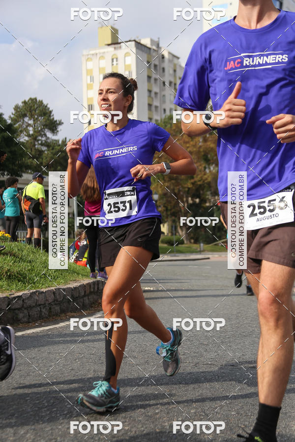 Buy your photos of the eventMeia Maratona Internacional de Curitiba 2018 on Fotop