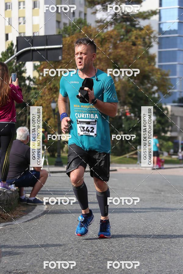 Buy your photos of the eventMeia Maratona Internacional de Curitiba 2018 on Fotop