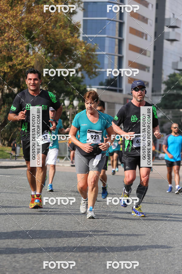 Buy your photos of the eventMeia Maratona Internacional de Curitiba 2018 on Fotop