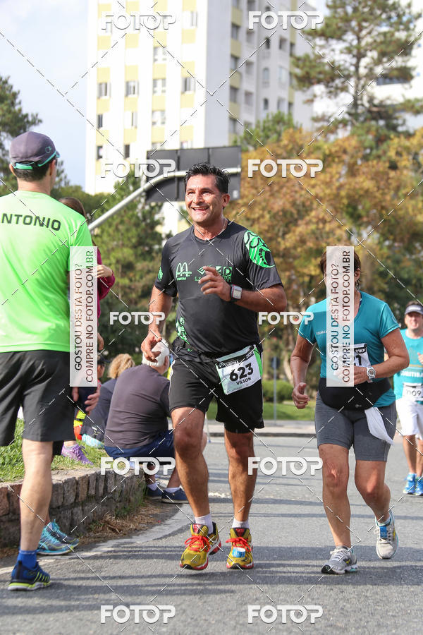 Buy your photos of the eventMeia Maratona Internacional de Curitiba 2018 on Fotop